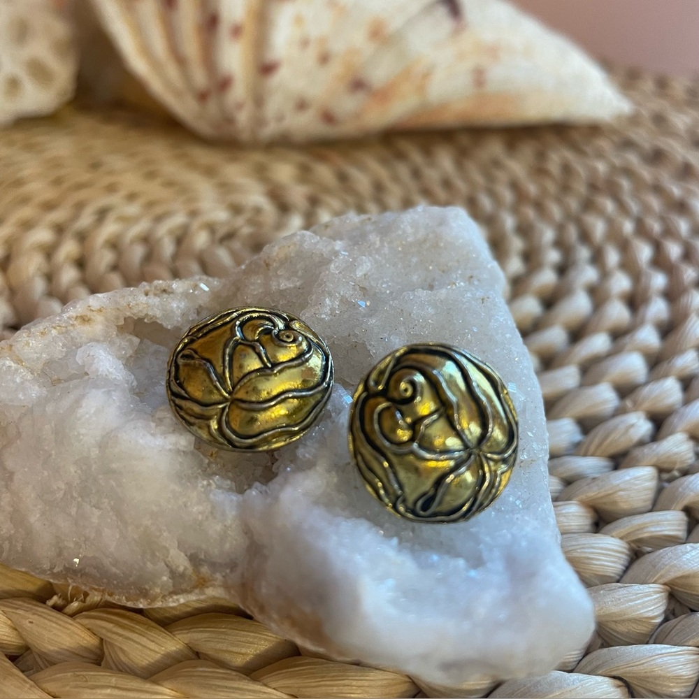 Vintage Gold Floral Button-Style Stud Earrings